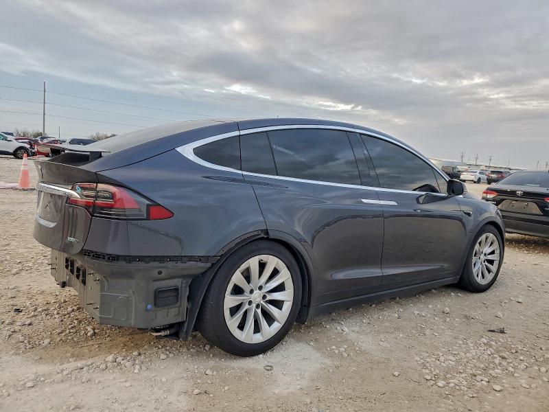 Photo 3 from auction – 2018 TESLA MODEL X with VIN 5YJXCAE23JF091211