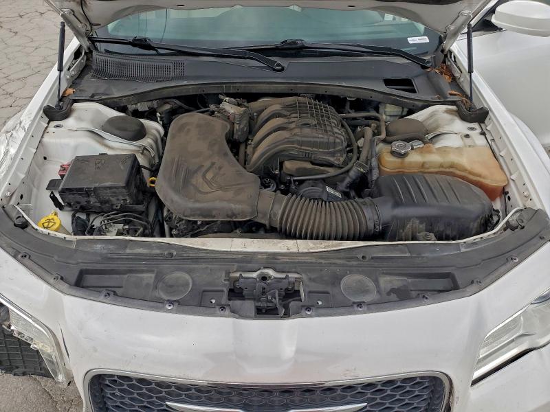 Photo 11 from auction – 2015 CHRYSLER 300 LIMITE with VIN 2C3CCAAG7FH921260