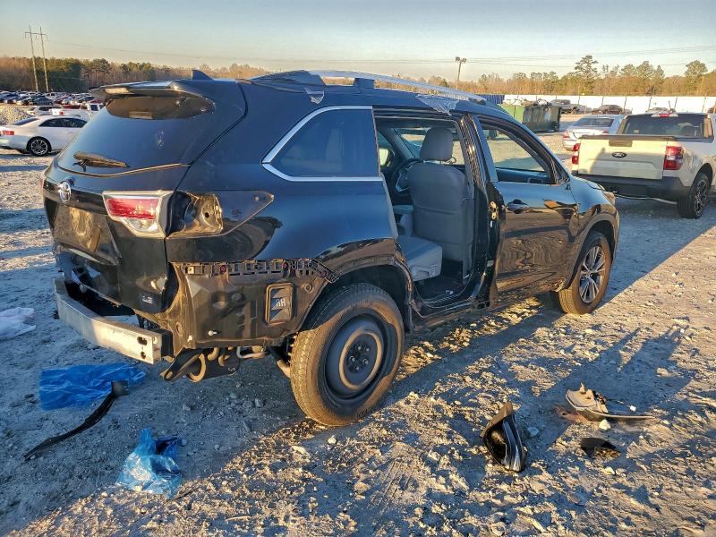 Photo 3 from auction – 2015 TOYOTA HIGHLANDER with VIN 5TDZKRFH7FS053612