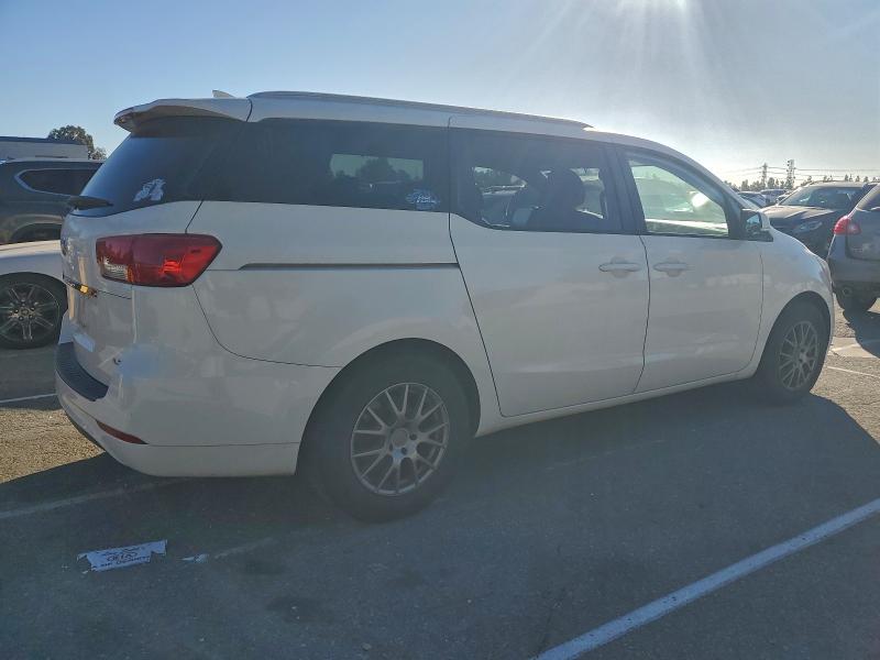 Photo 3 from auction – 2015 KIA SEDONA LX with VIN KNDMB5C17F6068170
