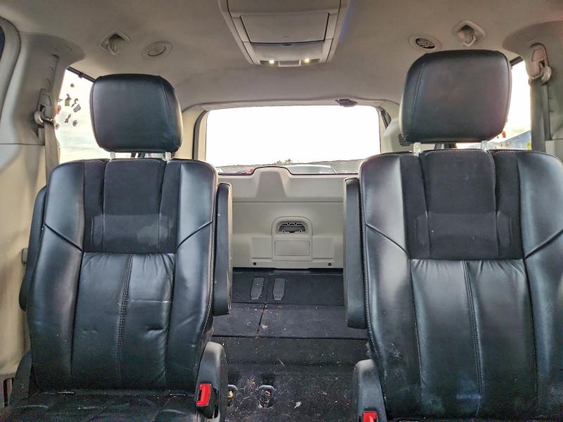 Photo 10 from auction – 2015 CHRYSLER TOWN & COU with VIN 2C4RC1GG9FR697187