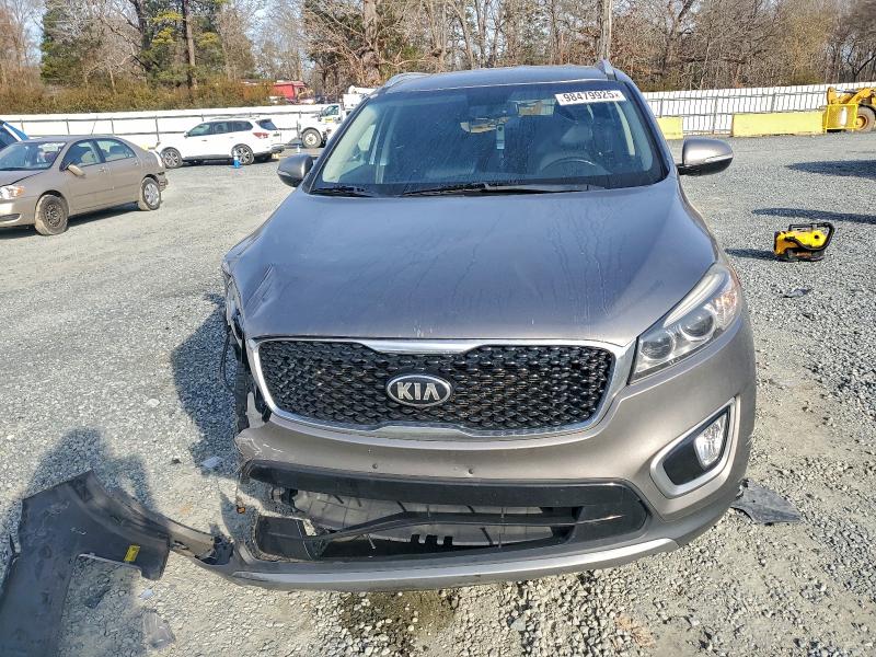 Photo 5 from auction – 2016 KIA SORENTO EX with VIN 5XYPHDA56GG150529