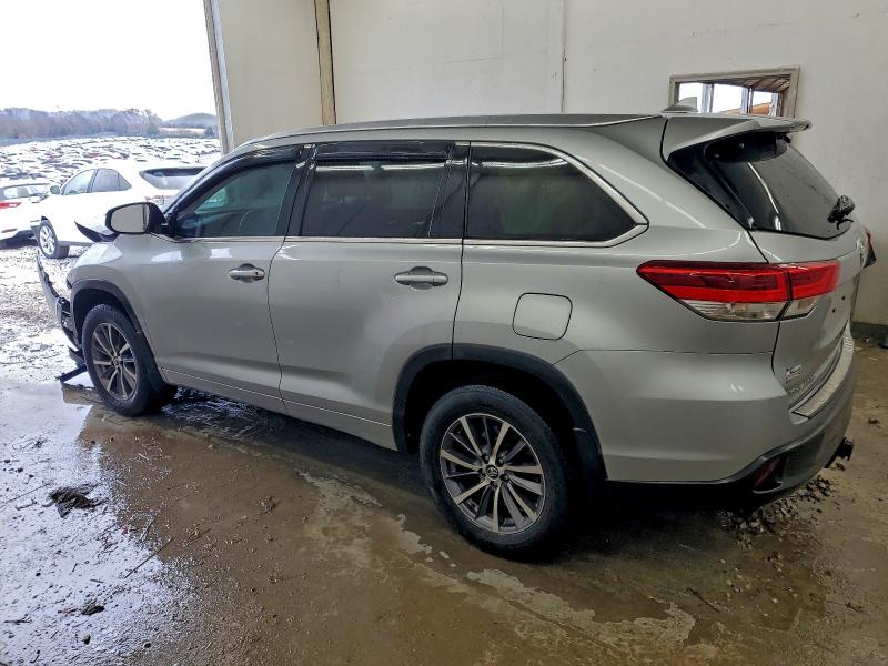 Photo 2 from auction – 2018 TOYOTA HIGHLANDER with VIN 5TDJZRFH4JS809401