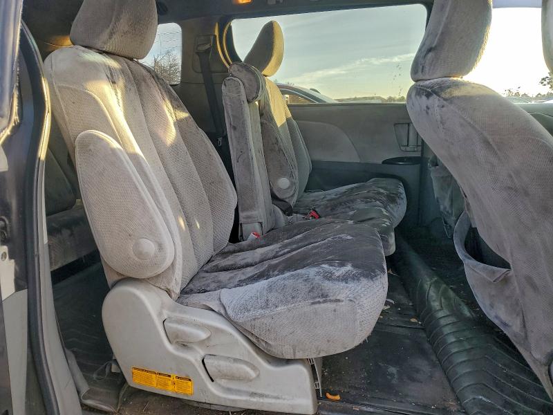 Photo 11 from auction – 2011 TOYOTA SIENNA LE with VIN 5TDKK3DC1BS116493