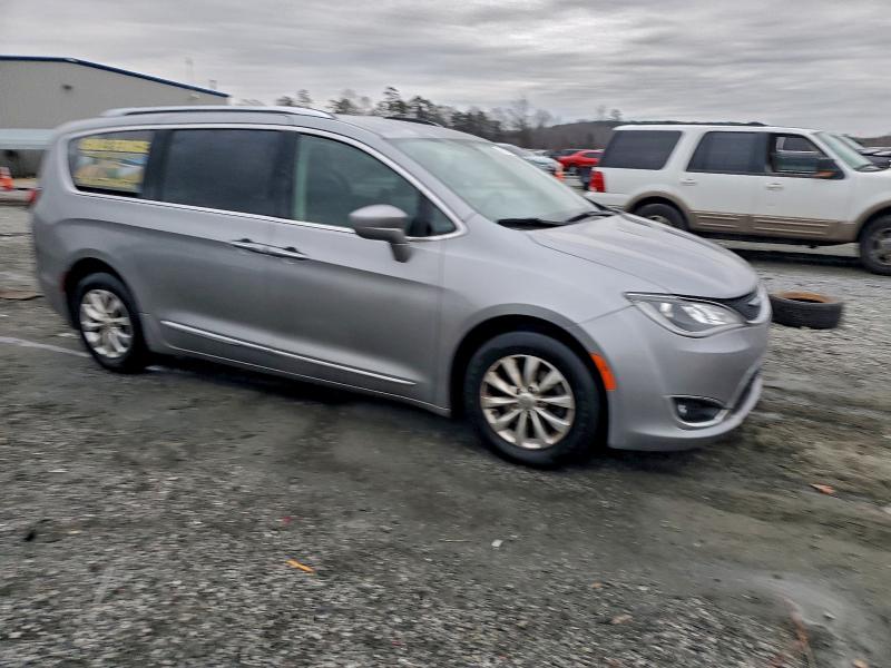 Photo 4 from auction – 2018 CHRYSLER PACIFICA T with VIN 2C4RC1BG7JR257243
