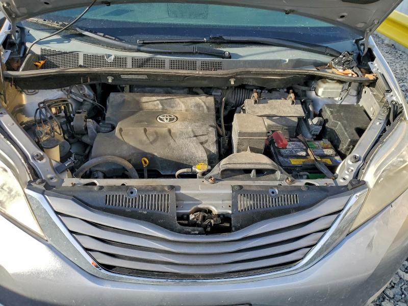 Photo 12 from auction – 2012 TOYOTA SIENNA XLE with VIN 5TDYK3DCXCS251516