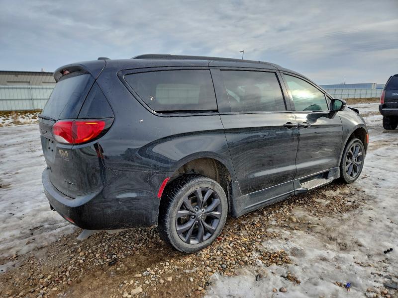 Photo 3 from auction – 2020 CHRYSLER PACIFICA with VIN 2C4RC1GG8LR190244