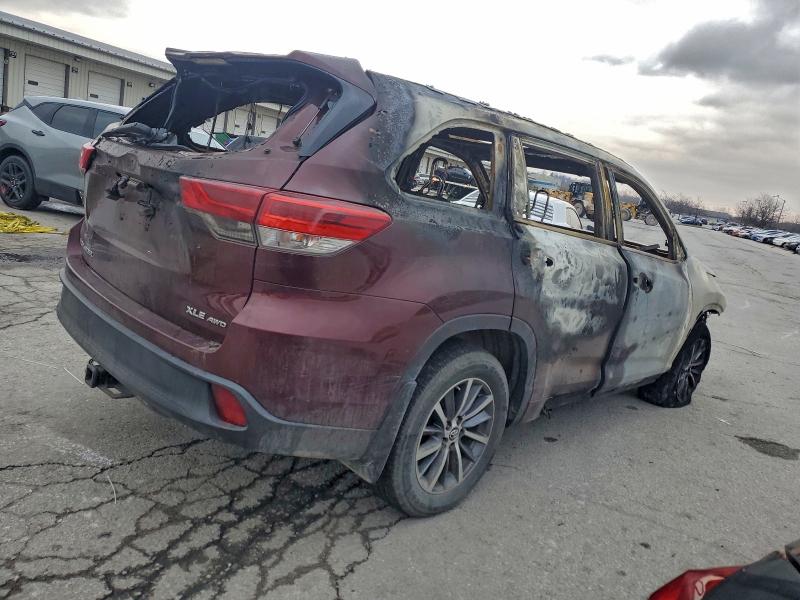 Photo 3 from auction – 2018 TOYOTA HIGHLANDER with VIN 5TDJZRFH4JS497371