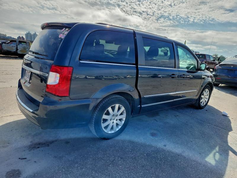 Photo 3 from auction – 2014 CHRYSLER TOWN & COU with VIN 2C4RC1BG9ER444439