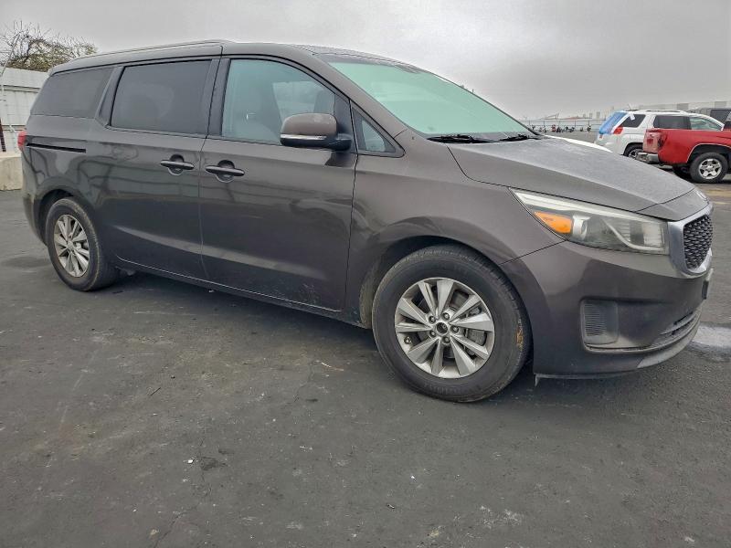 Photo 4 from auction – 2015 KIA SEDONA LX with VIN KNDMB5C11F6068374
