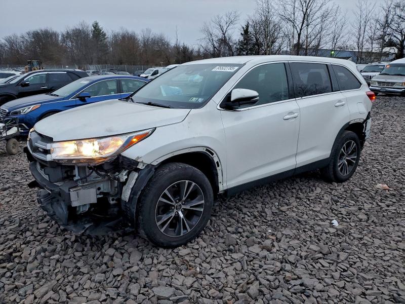 TOYOTA HIGHLANDER 2019 with VIN 5TDBZRFH5KS974279 - Photo from auction