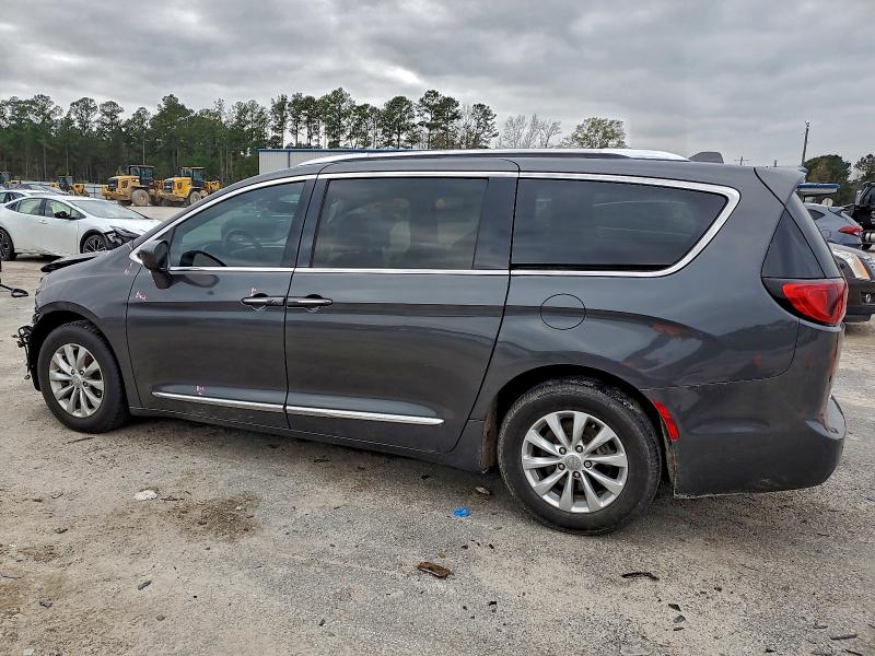 Photo 2 from auction – 2019 CHRYSLER PACIFICA T with VIN 2C4RC1BG4KR655026