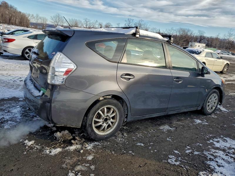 Photo 3 from auction – 2013 TOYOTA PRIUS V with VIN JTDZN3EU0D3232804