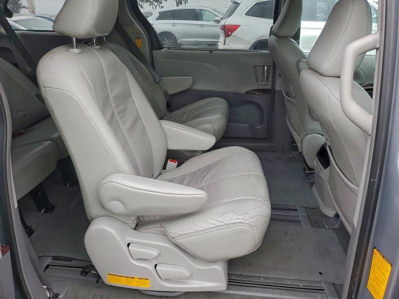 Photo 11 from auction – 2014 TOYOTA SIENNA XLE with VIN 5TDYK3DC4ES447941