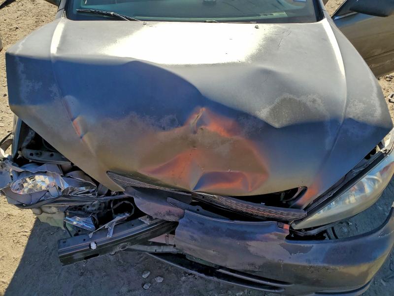 Photo 11 from auction – 2004 TOYOTA CAMRY LE with VIN JTDBE32KX40274970