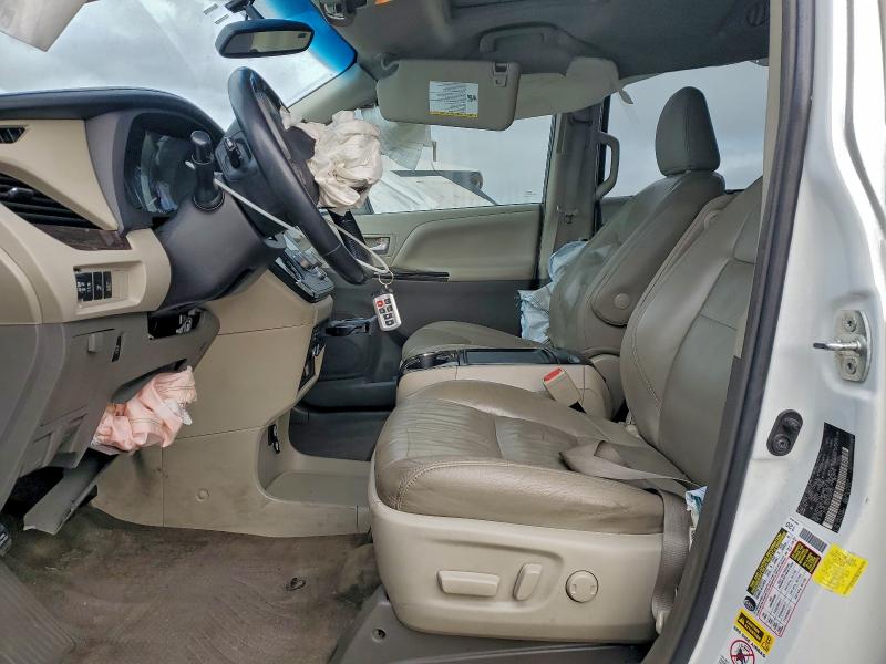 Photo 7 from auction – 2017 TOYOTA SIENNA XLE with VIN 5TDYZ3DC8HS897057