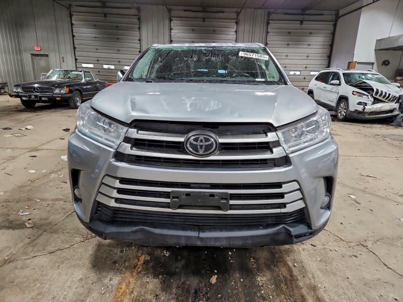 Photo 5 from auction – 2017 TOYOTA HIGHLANDER with VIN 5TDJZRFH8HS507538