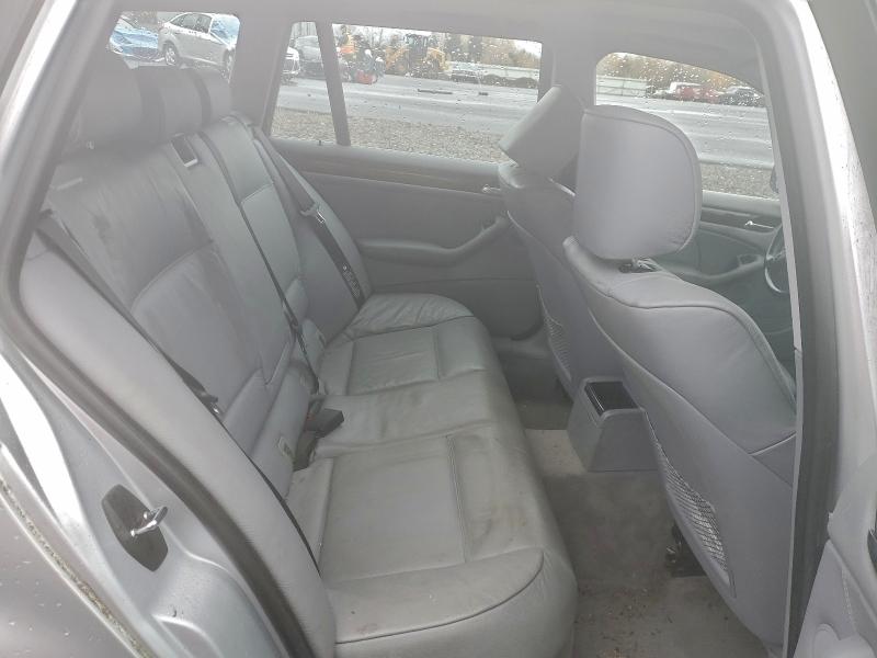 Photo 10 from auction – 2001 BMW 325 IT with VIN WBAAW33401ET41385