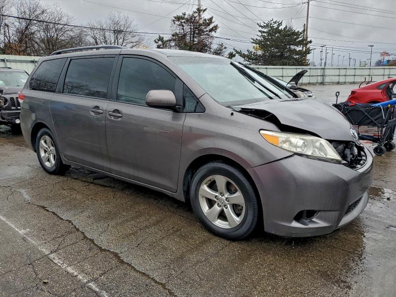 Photo 4 from auction – 2014 TOYOTA SIENNA LE with VIN 5TDKK3DC5ES432676