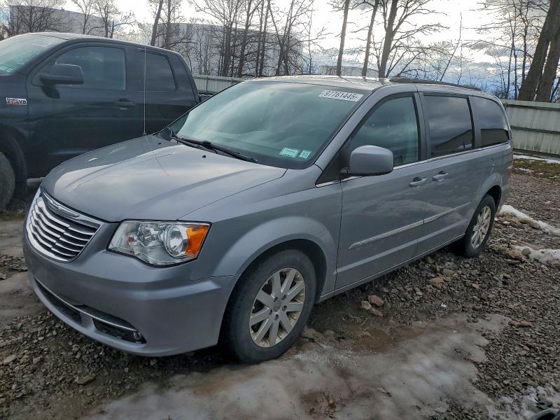 Photo 1 from auction – 2015 CHRYSLER TOWN & COU with VIN 2C4RC1BG5FR637530