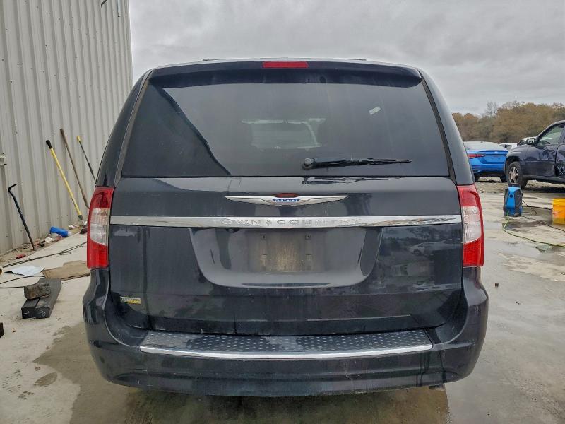 Photo 6 from auction – 2016 CHRYSLER TOWN & COU with VIN 2C4RC1BGXGR172681