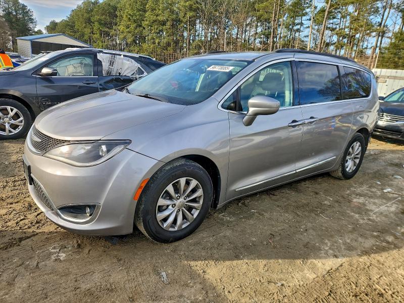 CHRYSLER PACIFICA T 2017 with VIN 2C4RC1BG9HR524862 - Photo from auction