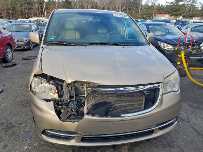 Photo 5 from auction – 2014 CHRYSLER TOWN & COU with VIN 2C4RC1BG6ER259474