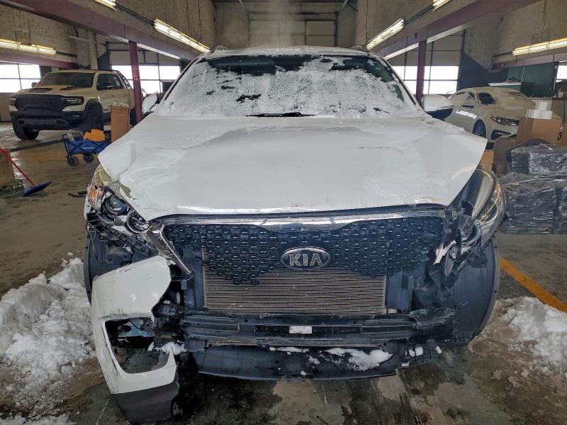 Photo 5 from auction – 2016 KIA SORENTO EX with VIN 5XYPHDA51GG098744