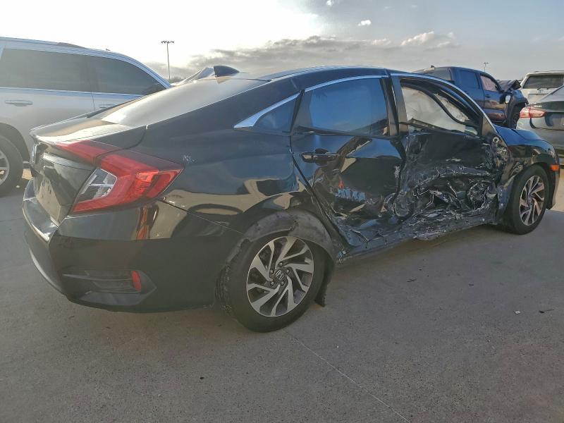 Zdjęcie 3 z aukcji – 2017 HONDA CIVIC EX z VIN 19XFC2F77HE031797