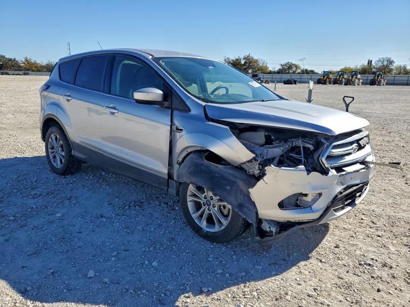 Photo 4 from auction – 2017 FORD ESCAPE SE with VIN 1FMCU9GD9HUE04400
