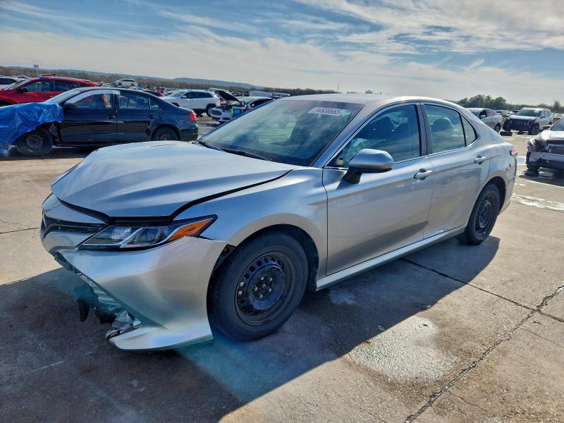 Photo 1 from auction – 2018 TOYOTA CAMRY L with VIN 4T1B11HK2JU075029