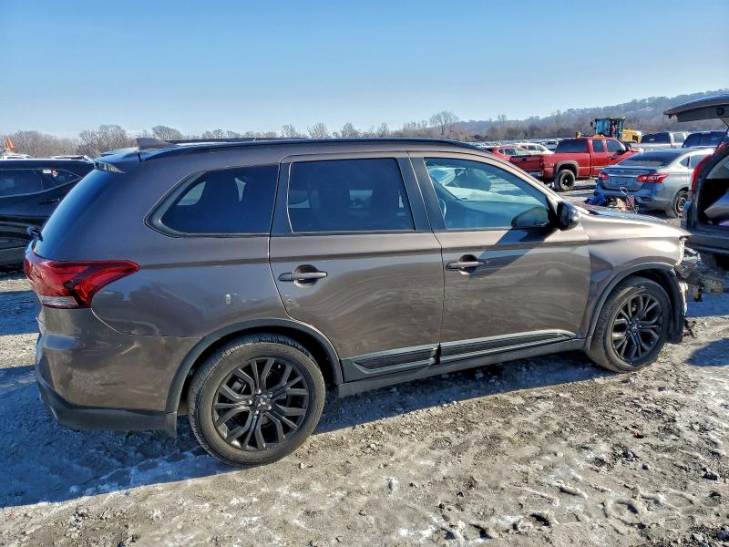 Photo 3 from auction – 2018 MITSUBISHI OUTLANDER with VIN JA4AD3A31JZ054112