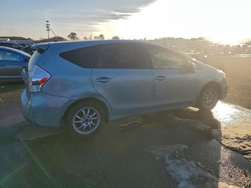 Photo 3 from auction – 2013 TOYOTA PRIUS V with VIN JTDZN3EU3D3281530