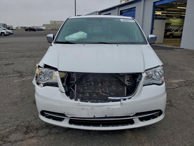 Photo 5 from auction – 2015 CHRYSLER TOWN & COU with VIN 2C4RC1GG2FR697239