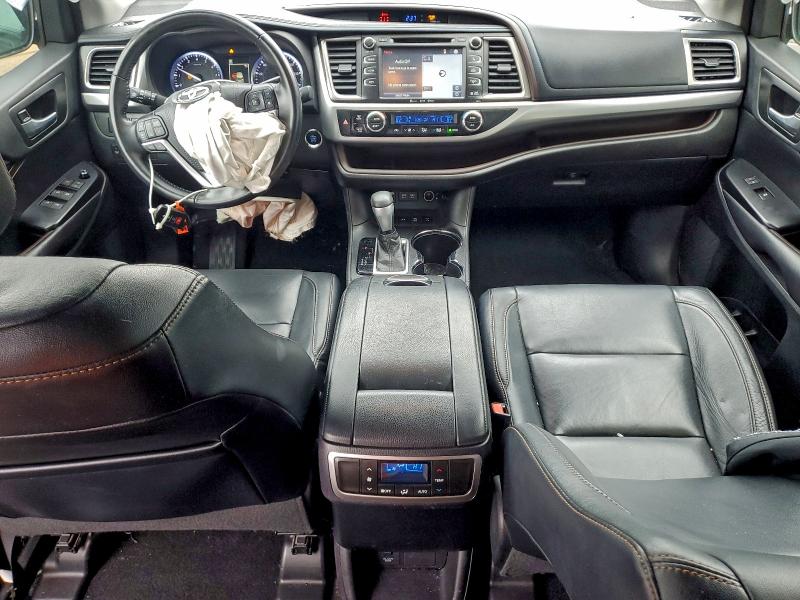 Фото 8 с аукциона – 2017 TOYOTA HIGHLANDER с VIN 5TDJZRFH6HS388680