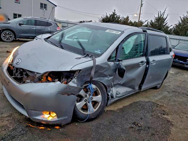 Photo 1 from auction – 2011 TOYOTA SIENNA LE with VIN 5TDKK3DC1BS154659