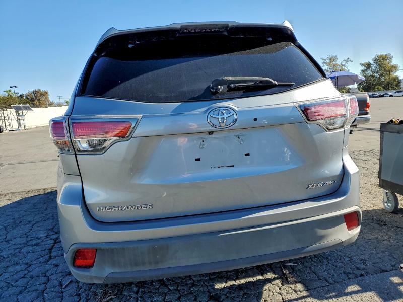 Photo 6 from auction – 2016 TOYOTA HIGHLANDER with VIN 5TDJKRFH6GS238877