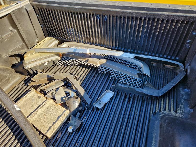 Photo 12 from auction – 2005 CHEVROLET SILVERADO with VIN 2GCEC19V551181688