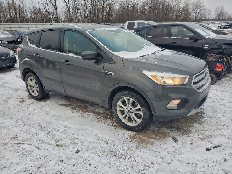 Photo 4 from auction – 2017 FORD ESCAPE SE with VIN 1FMCU9GD4HUB39465