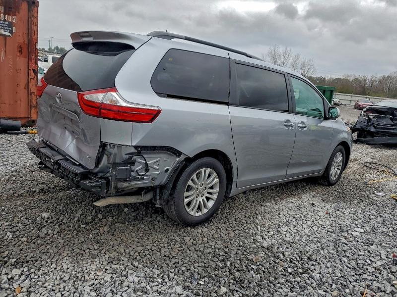 Photo 3 from auction – 2017 TOYOTA SIENNA XLE with VIN 5TDYZ3DC0HS793971