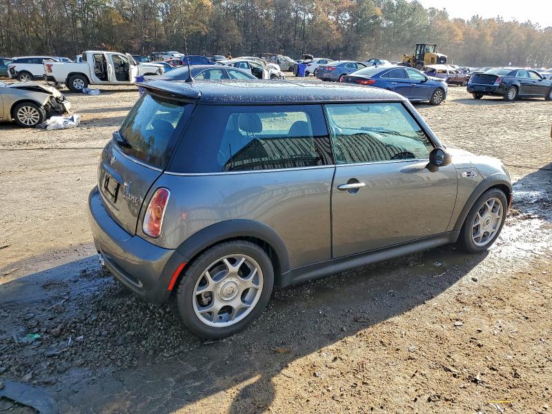 Photo 3 from auction – 2004 MINI COOPER S with VIN WMWRE33414TD77448