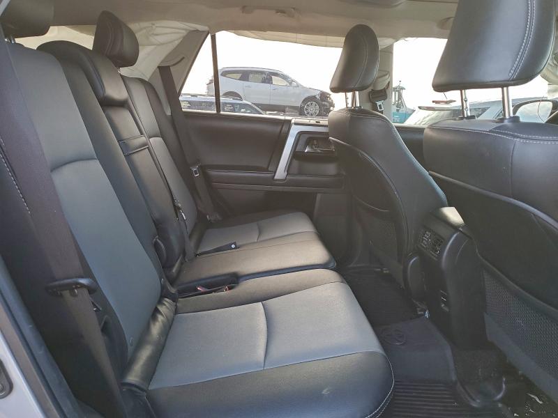 Photo 11 from auction – 2018 TOYOTA 4RUNNER SR with VIN JTEBU5JR0J5594239
