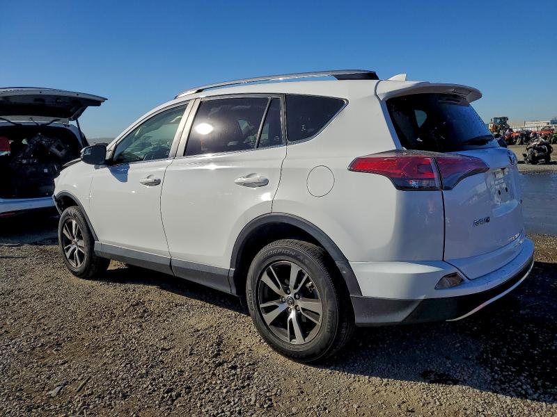 Photo 2 from auction – 2017 TOYOTA RAV4 XLE with VIN JTMWFREV1HD096968
