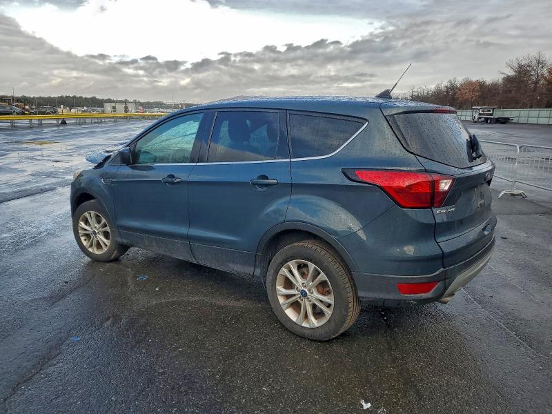 Photo 2 from auction – 2019 FORD ESCAPE with VIN 1FMCU9GD8KUA37612