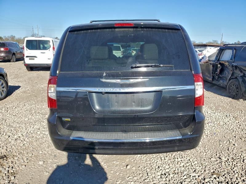 Photo 6 from auction – 2016 CHRYSLER TOWN & COU with VIN 2C4RC1BG9GR298000