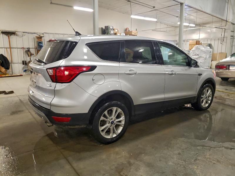 Photo 3 from auction – 2019 FORD ESCAPE SE with VIN 1FMCU9GD0KUC53972