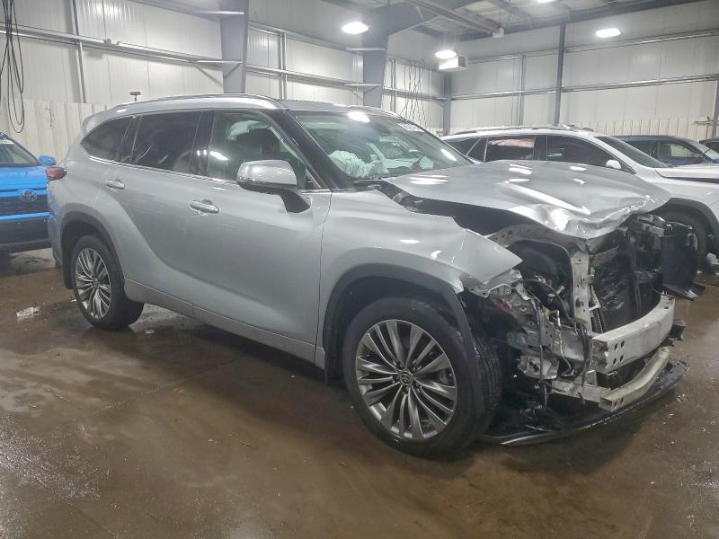 Photo 4 from auction – 2020 TOYOTA HIGHLANDER with VIN 5TDFZRBH6LS029737