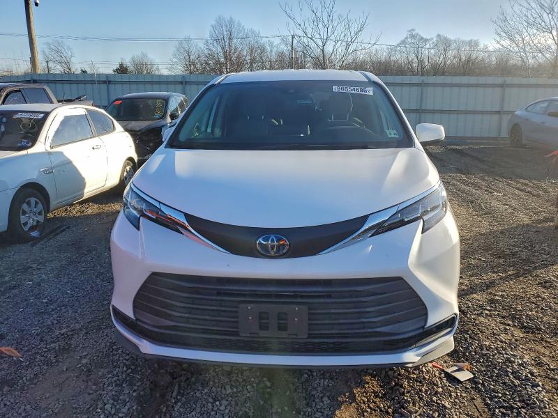 Photo 5 from auction – 2021 TOYOTA SIENNA with VIN 5TDKRKEC5MS031163
