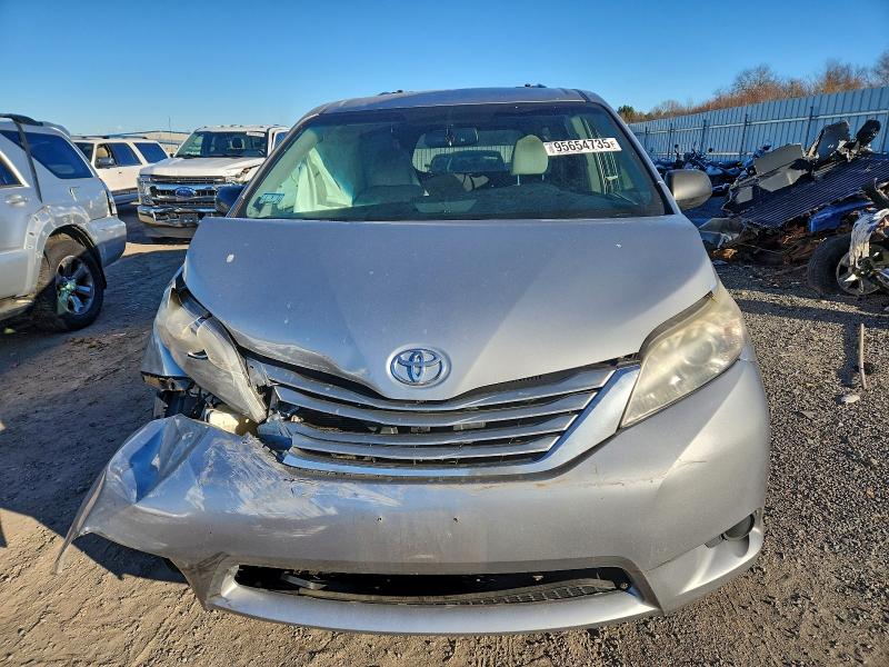 Photo 5 from auction – 2015 TOYOTA SIENNA LE with VIN 5TDJK3DC4FS112942