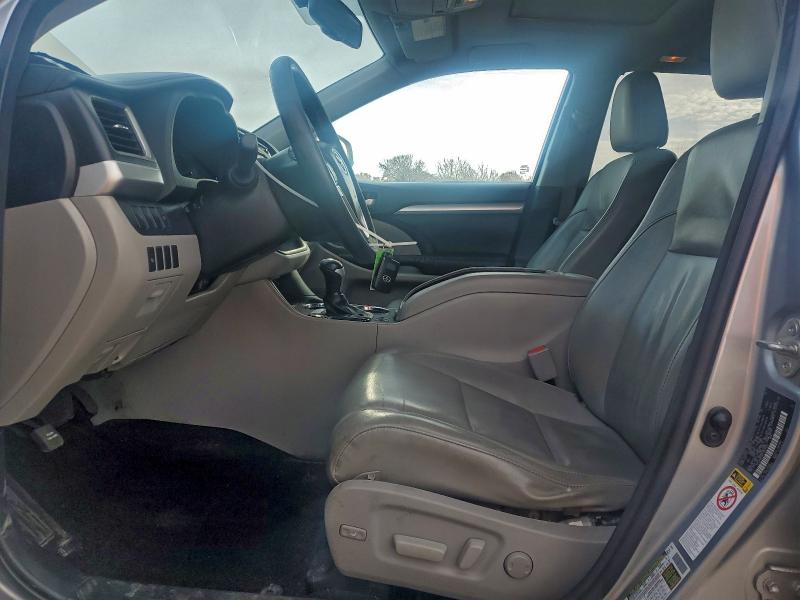 Photo 7 from auction – 2015 TOYOTA HIGHLANDER with VIN 5TDJKRFH0FS091535